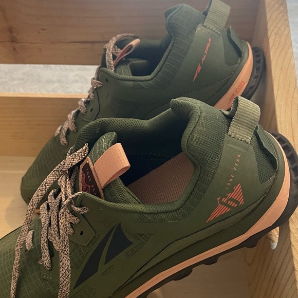 Altra lone Peak Maxtrac Green and Pink Women's Sneakers - Picture 3 of 5